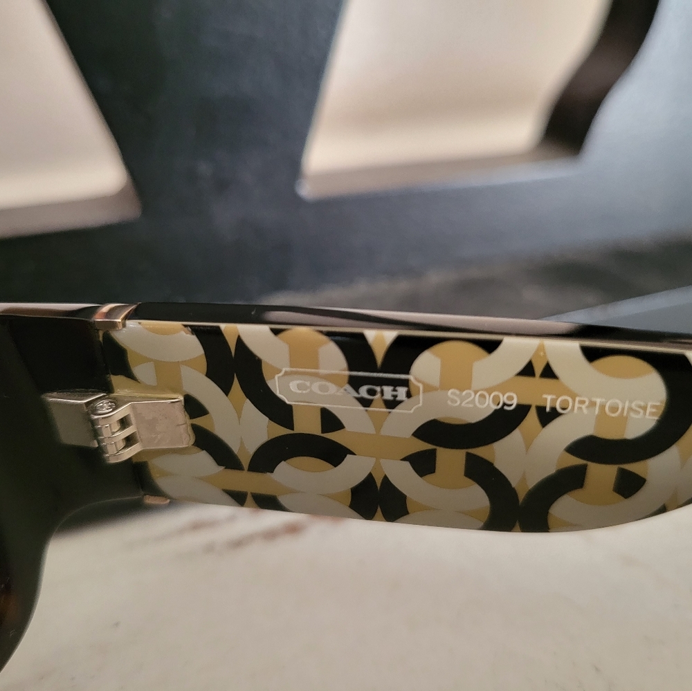 COPY - COACH Sunglasses - S2009   TORTOISE 215